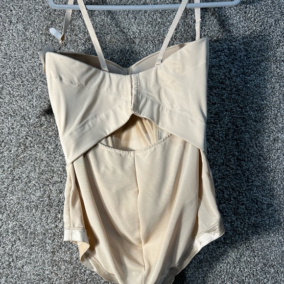 NWT Maidenform built in bra shaper SZ 40DD - Picture 7 of 9